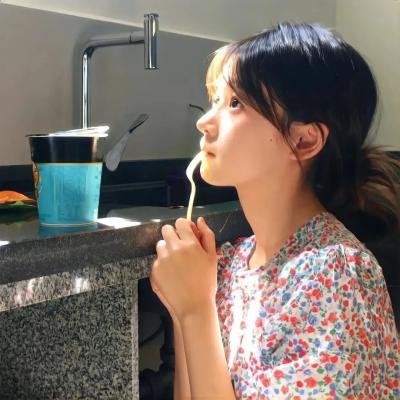 《加布里埃拉,丁香和肉桂》